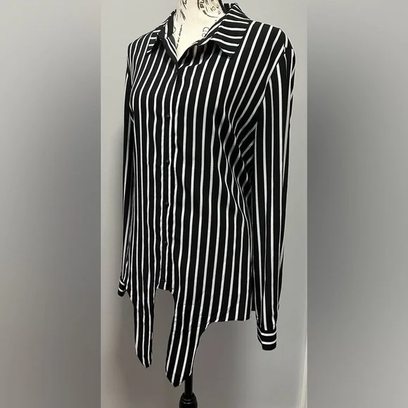 👚 Susan Graver Women's Button-Up Blouse - Size 10🌟 - Picture 3 of 13
